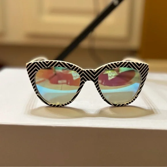 Quay Australia Zigzag Sunglasses with Reflective Lenses - Picture 9 of 9